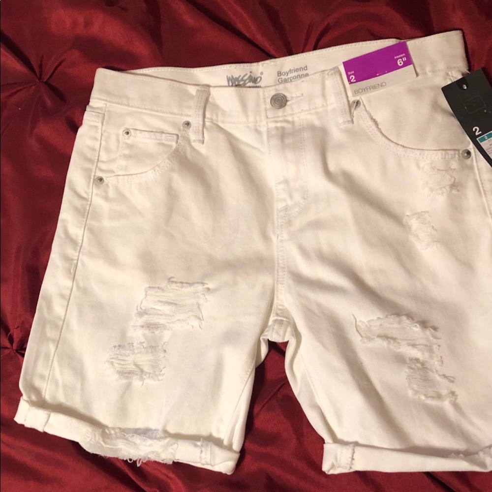 Sale⭐️White Denim Distressed Boyfriend Shorts - Picture 4 of 8